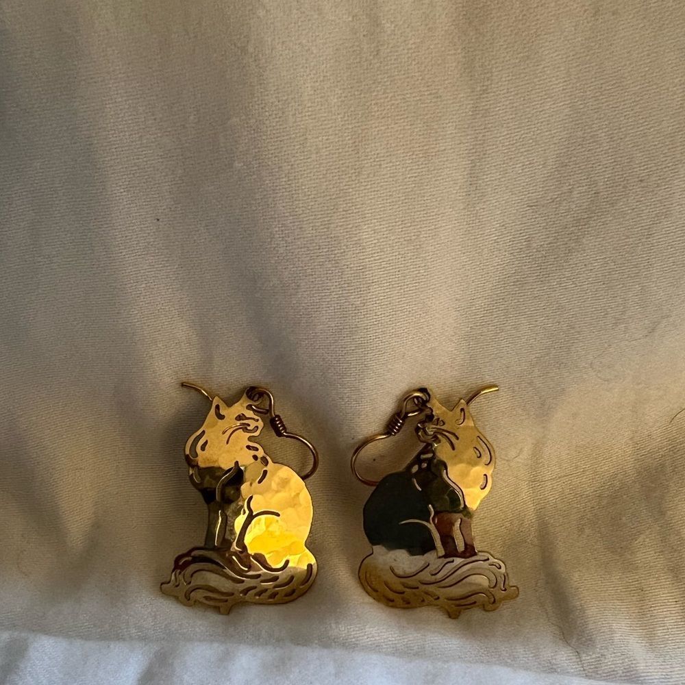 Vintage Wild Bryde cat earrings